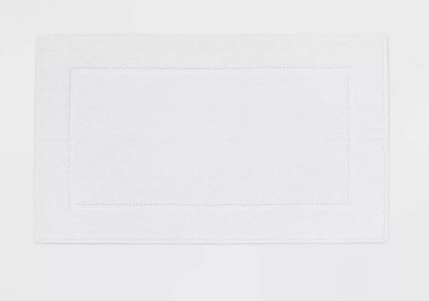 Threshold Spa Bath Rug 21" by 34" Bath Rug White