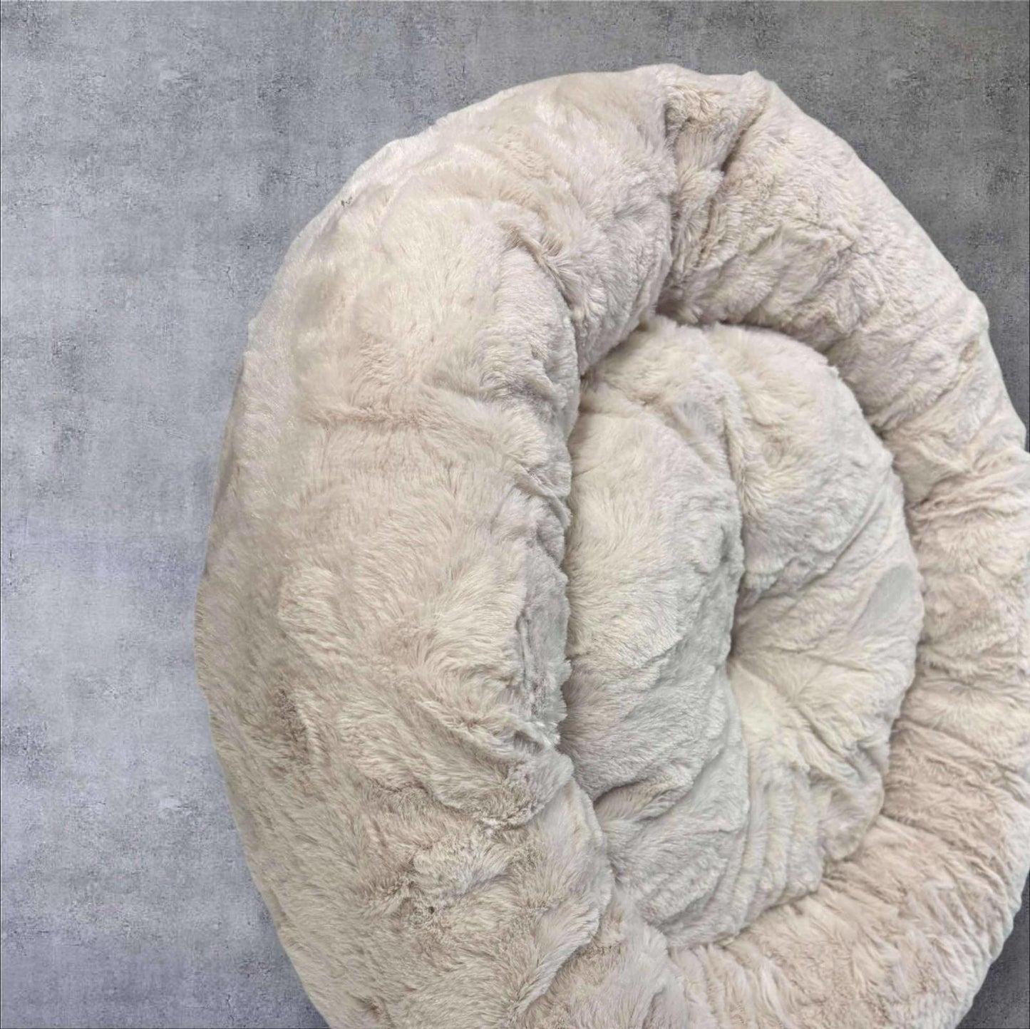 Calming Donut Cat Dog Bed in Faux Fur Cream 23"
