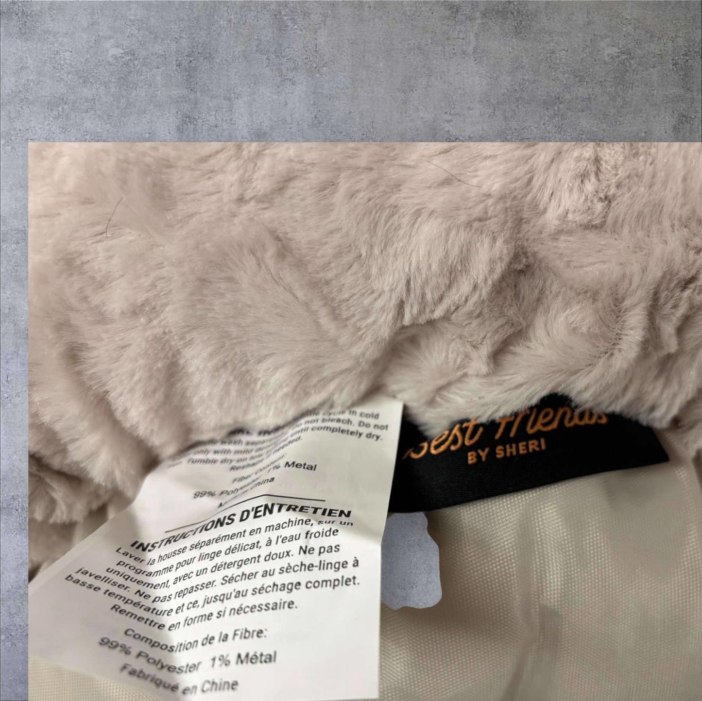 Calming Donut Cat Dog Bed in Faux Fur Cream 23"