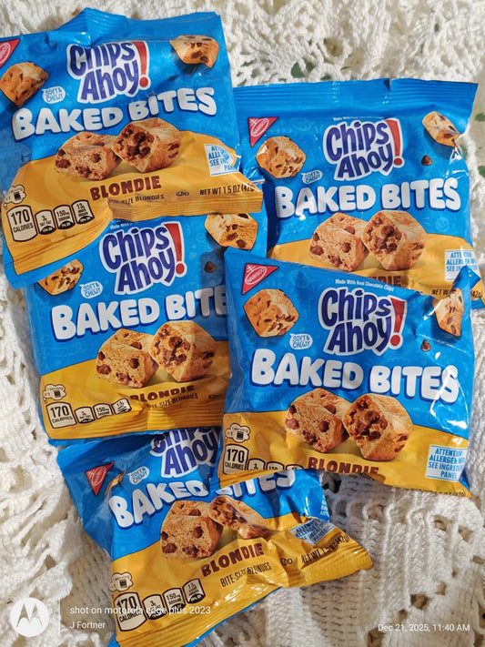 Chips Ahoy! Baked Bites Blondie packs featuring cookie pieces and nutritional information.