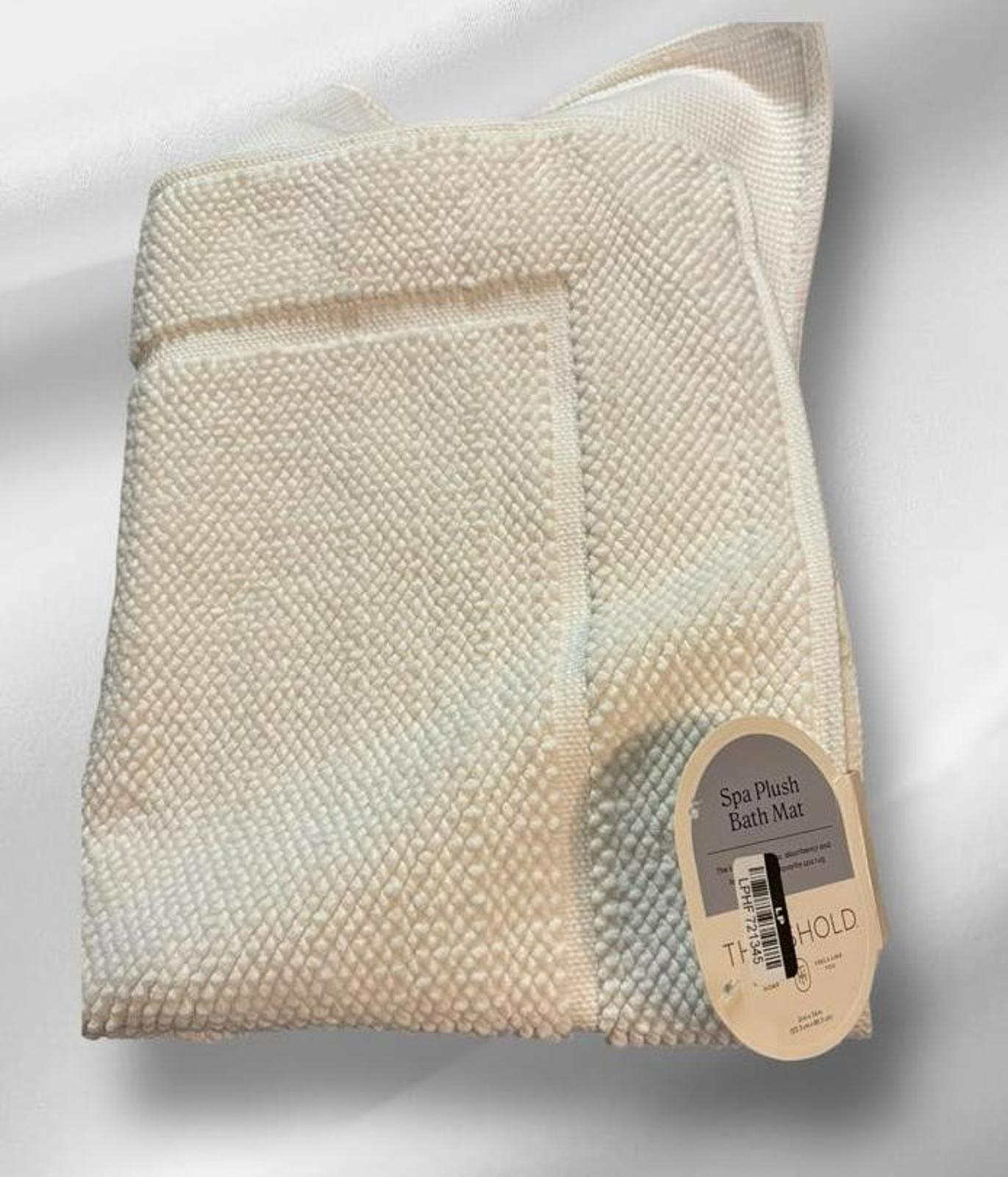 Threshold Spa Bath Rug 21" by 34" Bath Rug White