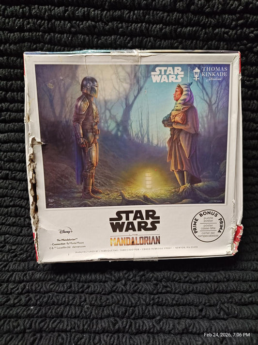 Star Wars Mandalorian collectible box featuring characters in a dramatic scene.