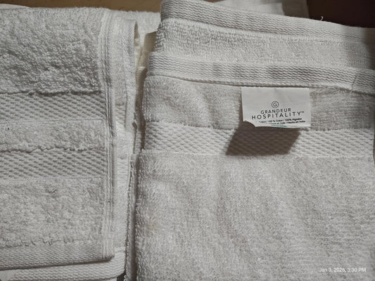 White cotton bath towels set featuring soft texture and absorbent material.