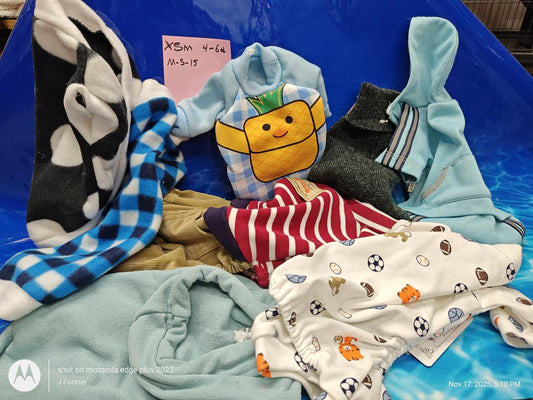 Dog Outfit Bundle ( Xtra Small 4 to 6 Pound Pets ) Brand New Save with a Bundle