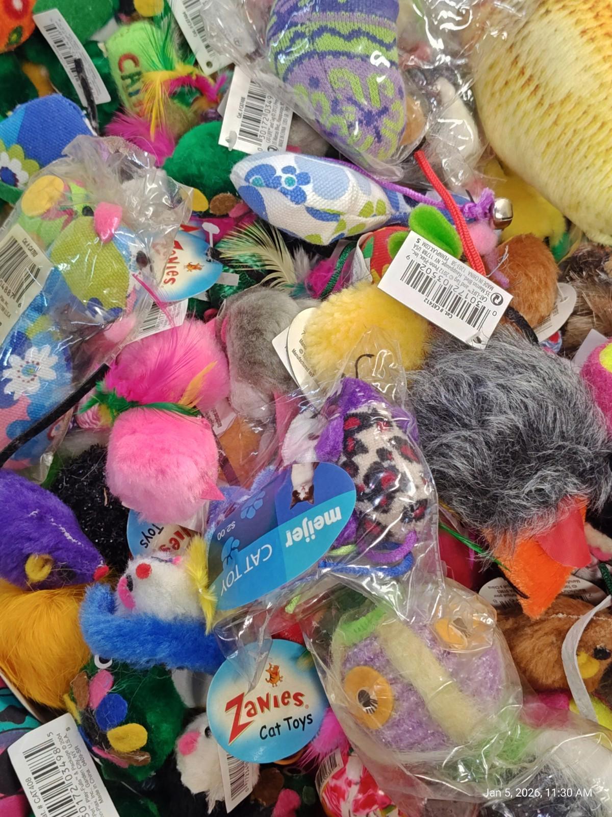 Cat Toys  Bulk 20 Toys Many Nice Brands Always Different Selection