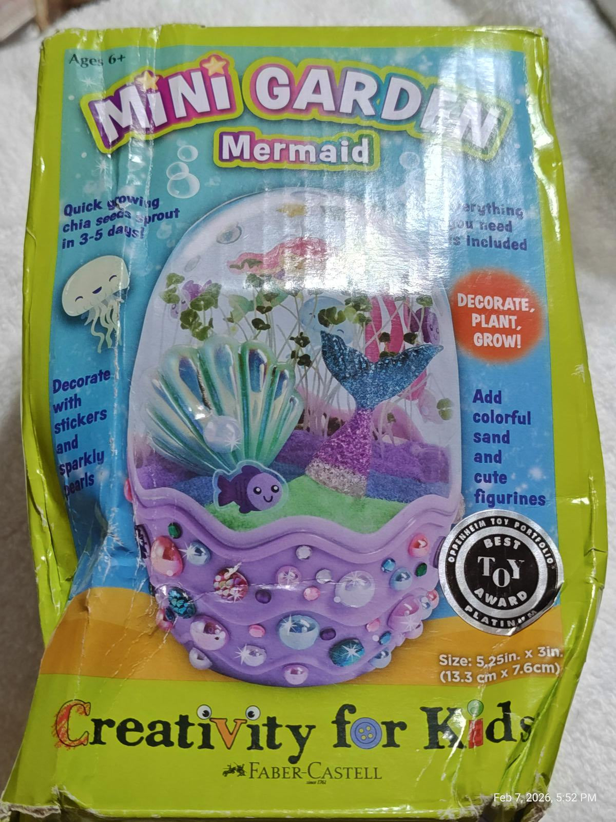 Mini Garden Mermaid kit featuring colorful decorations, plants, and cute figurines for kids.