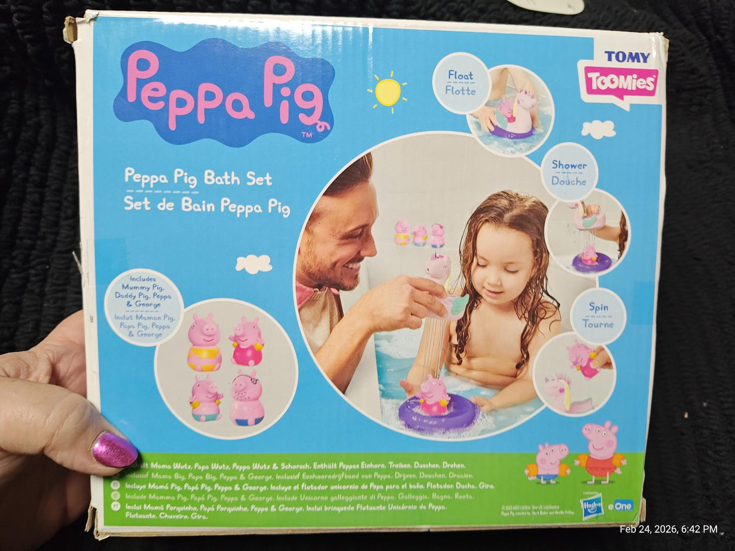 Peppa Pig Bath Set featuring a father and daughter enjoying bath time with colorful toys.