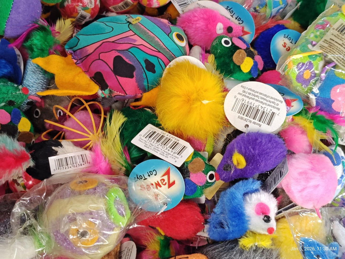 Cat Toys  Bulk 40 Toys Many Nice Brands Always Different Selection