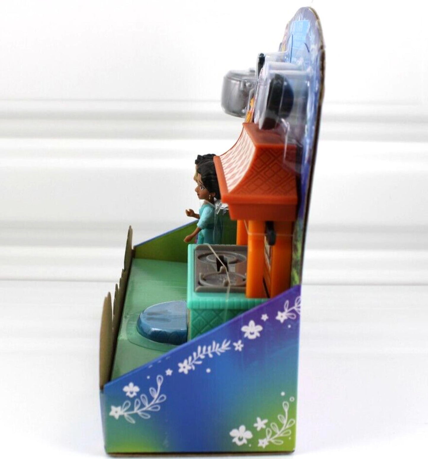 DISNEY ENCANTO MIRABEL & JULIETA STEP & STIR SET 9 PIECES PLAYSET & FIGURES 2022