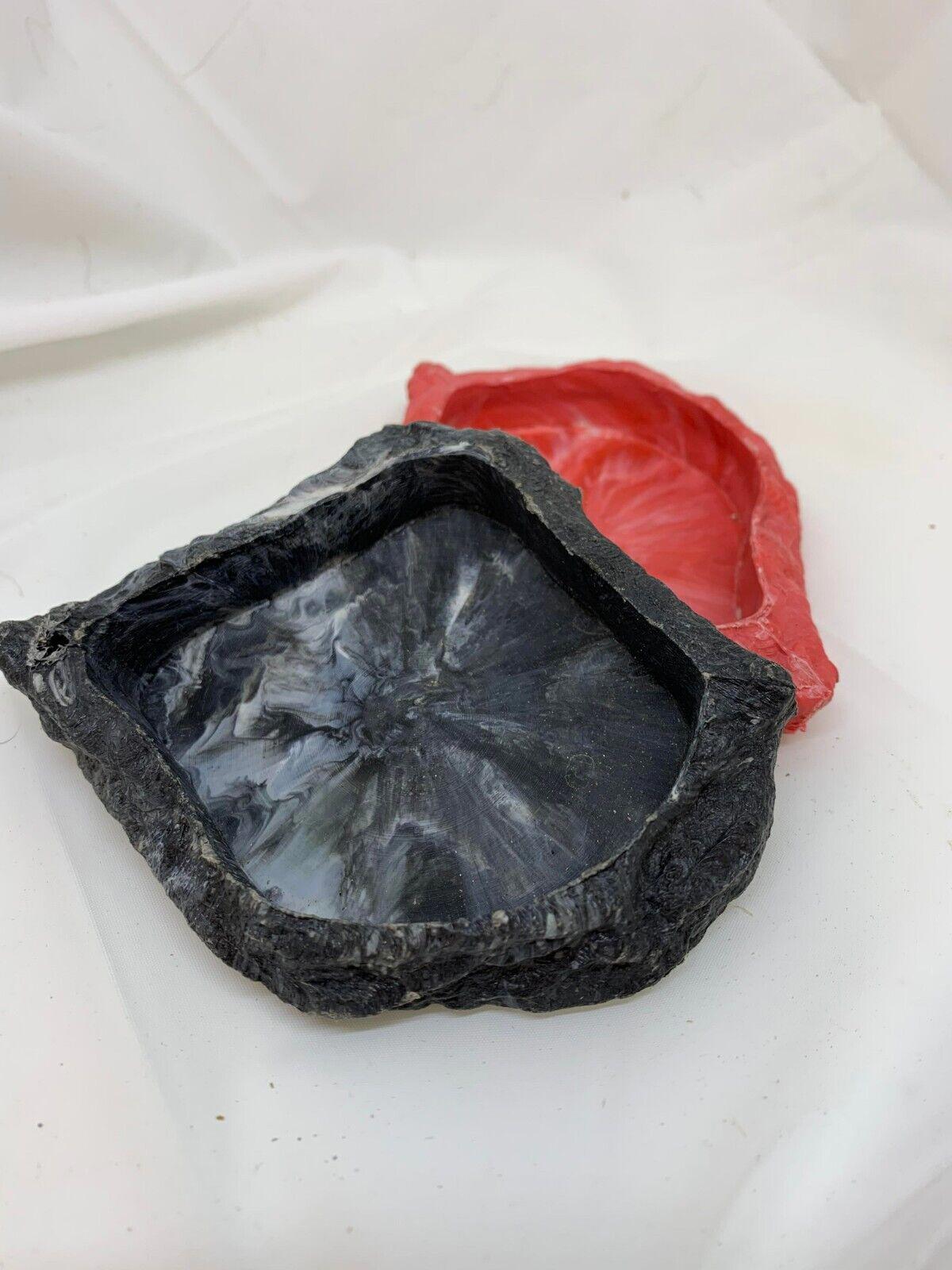 Decorative resin ashtray set featuring a black and red design, perfect for home decor.