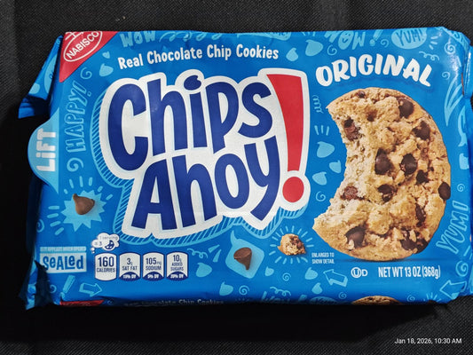 Chips Ahoy! original chocolate chip cookies package featuring a cookie with chocolate chips.