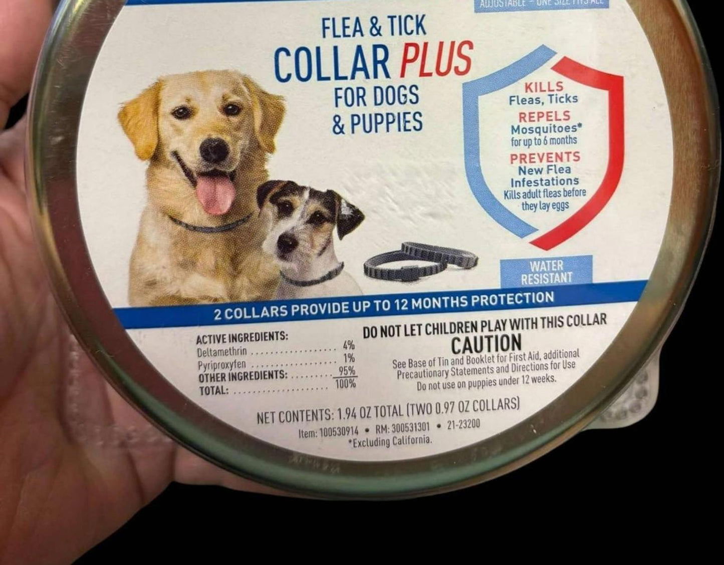 Collar Plus flea and tick collar for dogs and puppies, featuring a golden retriever and a small dog on the packaging.