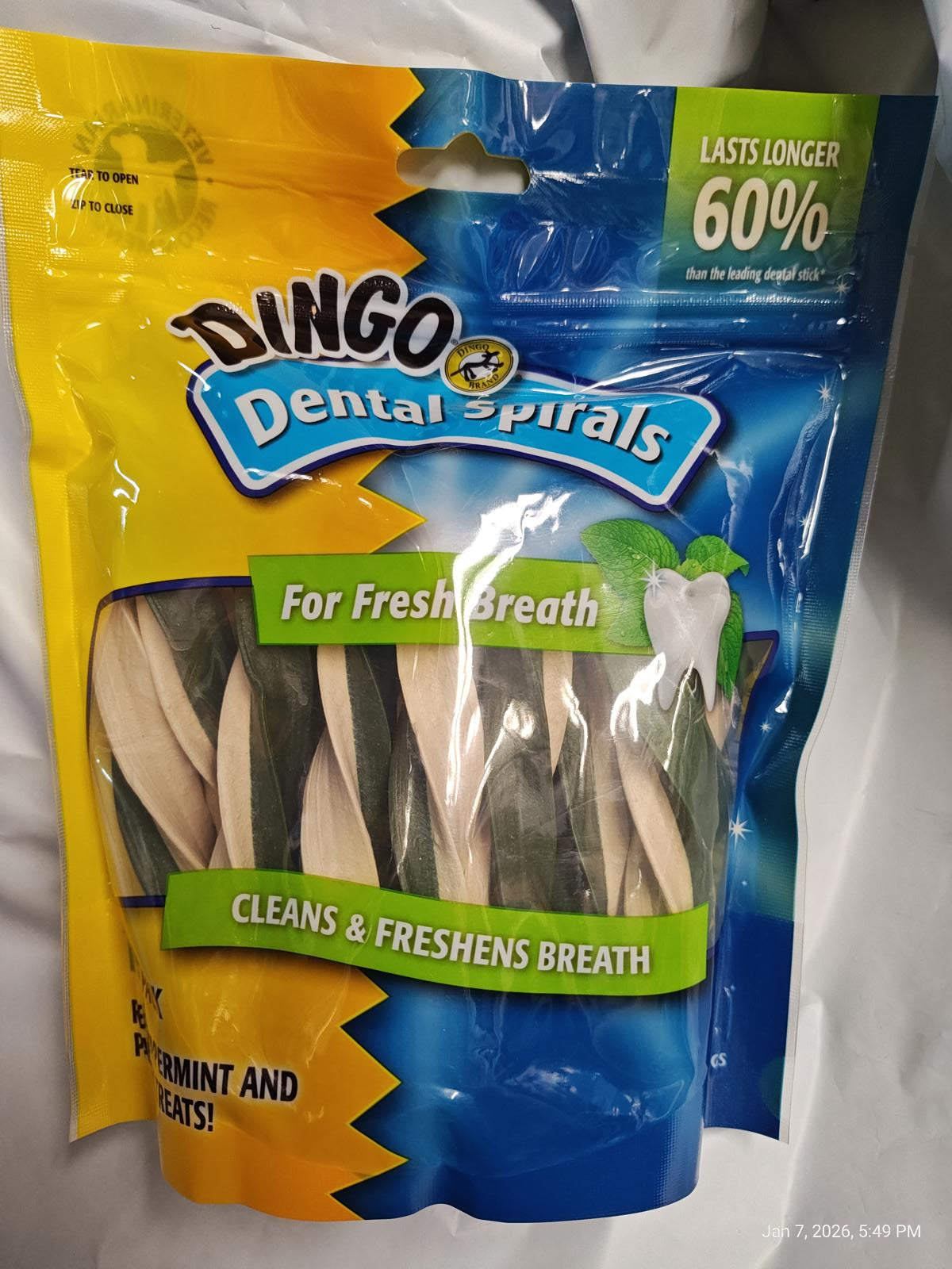 Dingo Dental Spirals for fresh breath, featuring a resealable bag with dental treats.
