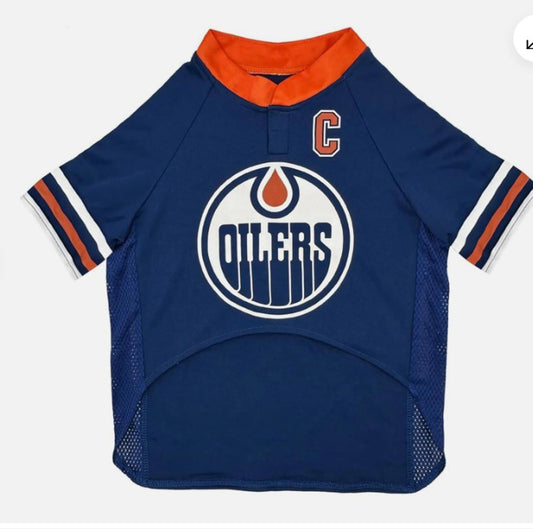 Edmonton Oilers jersey featuring a large logo and captain's 'C' on a navy background.