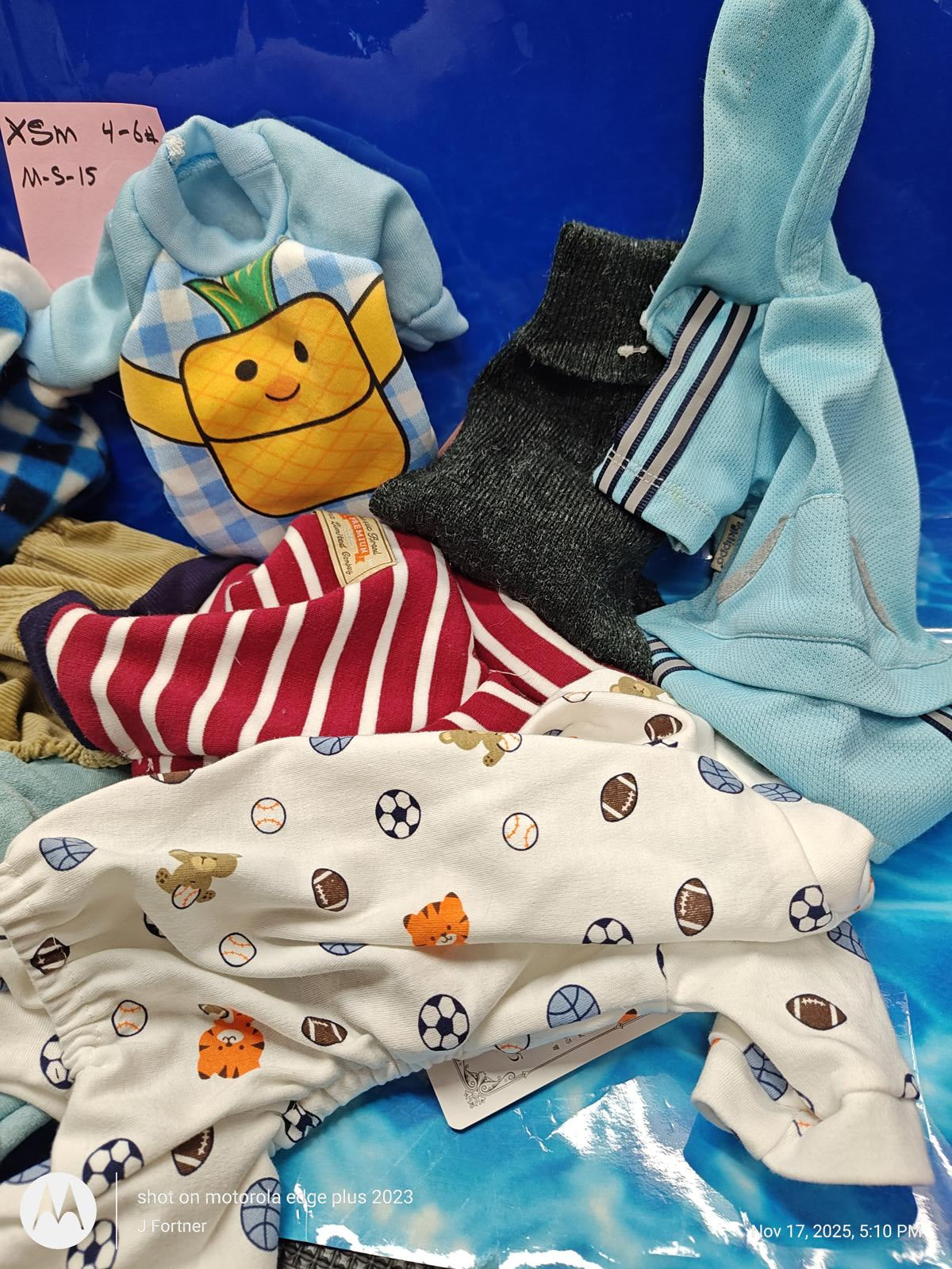 Dog Outfit Bundle ( Xtra Small 4 to 6 Pound Pets ) Brand New Save with a Bundle