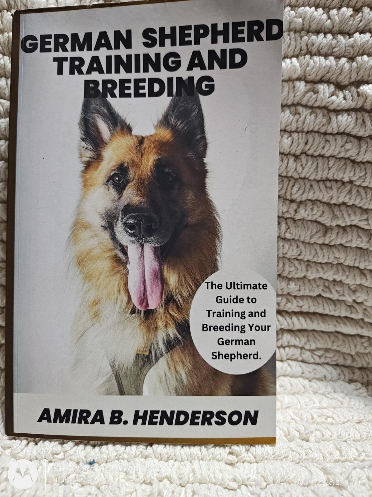 German Shepherd Training and Breeding book cover featuring a German Shepherd dog and informative text.