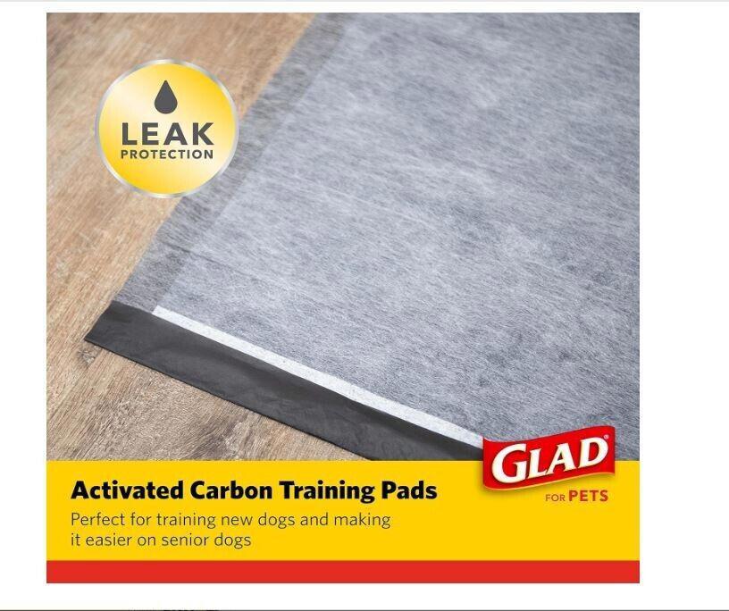 Glad Activated Carbon Training Pads with leak protection, ideal for training new dogs and assisting senior dogs.