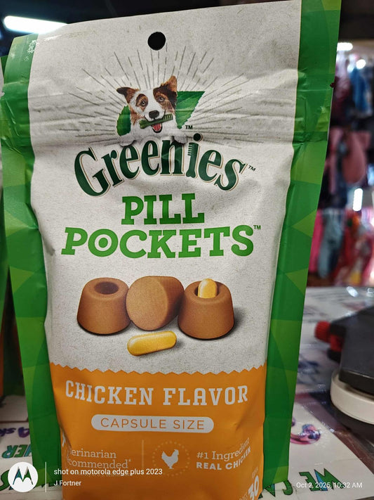 Greenies Pill Pockets chicken flavor capsule size packaging with treats visible.