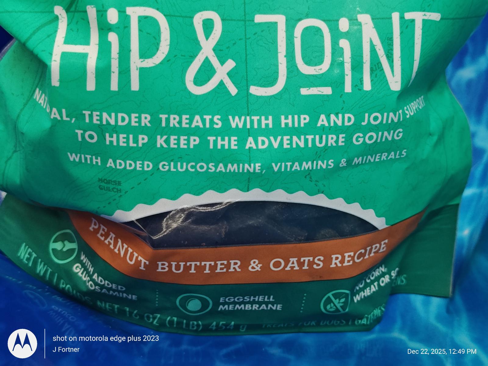 Hip & Joint treats with peanut butter and oats recipe, enriched with glucosamine and vitamins.