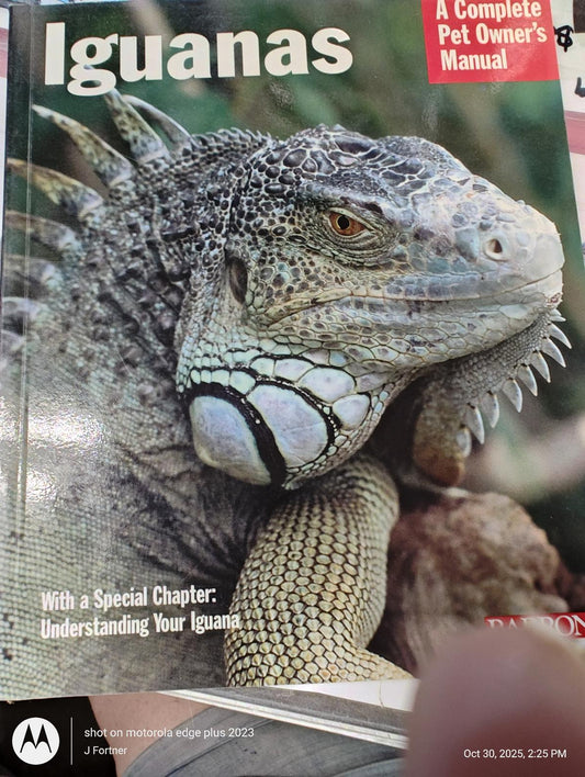 Iguanas pet owner's manual featuring a close-up of an iguana's face and textured skin.