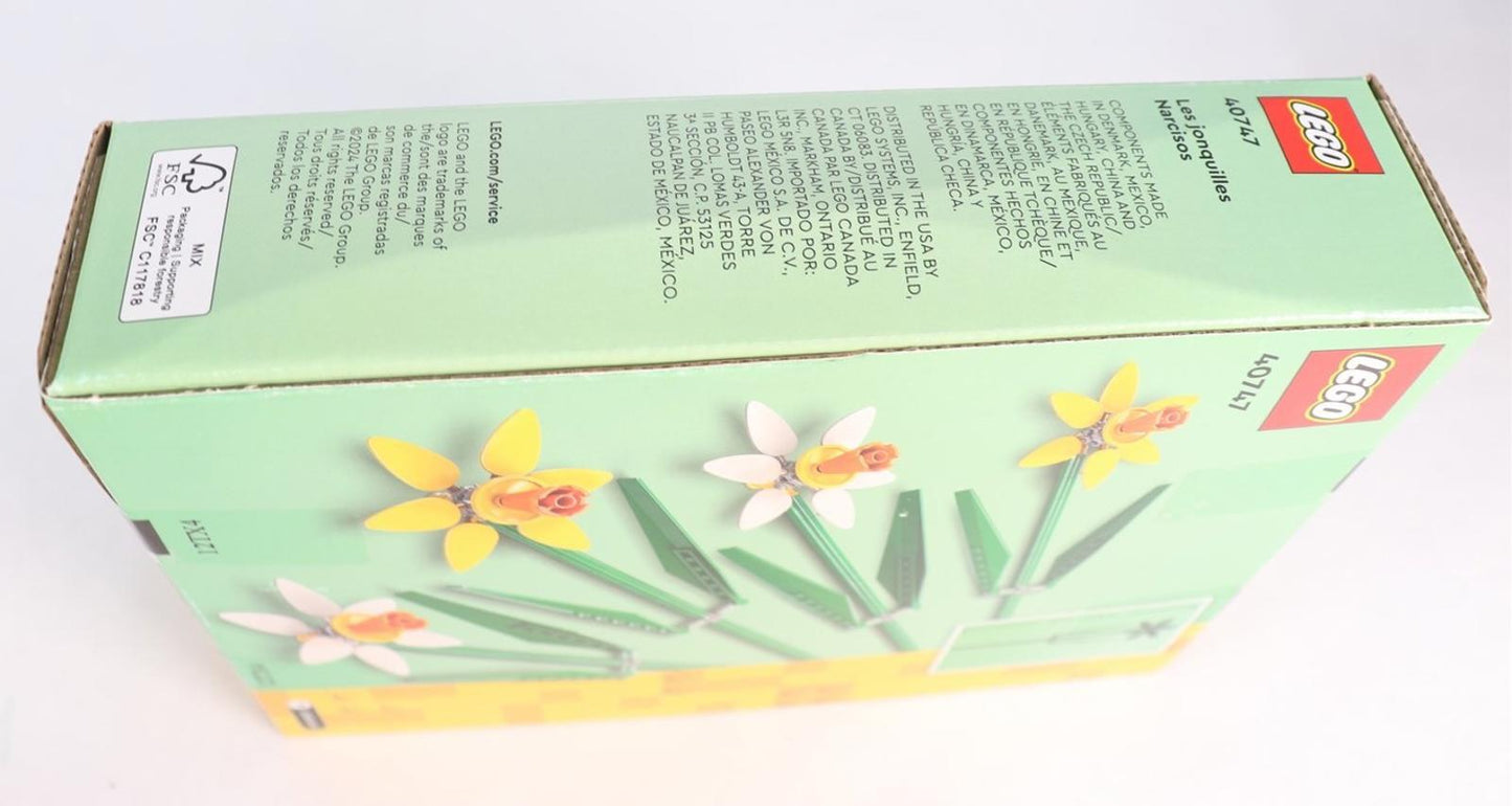 LEGO Daffodil set featuring vibrant yellow and white flowers in a decorative box.
