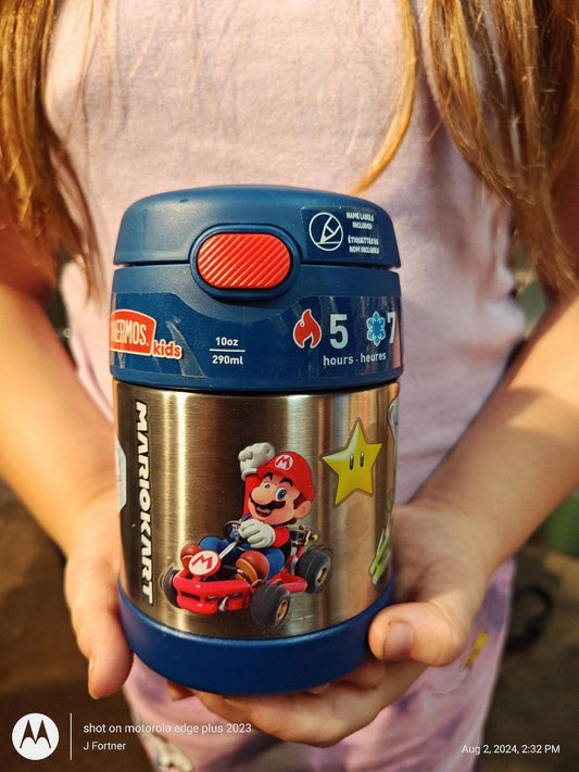 Mario Kart thermos featuring Mario in a kart, 18oz capacity, ideal for keeping drinks hot or cold.