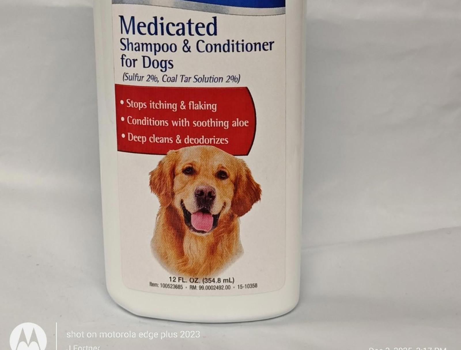 Medicated Shampoo & Conditioner for Dogs stops itching and flaking, featuring soothing aloe.