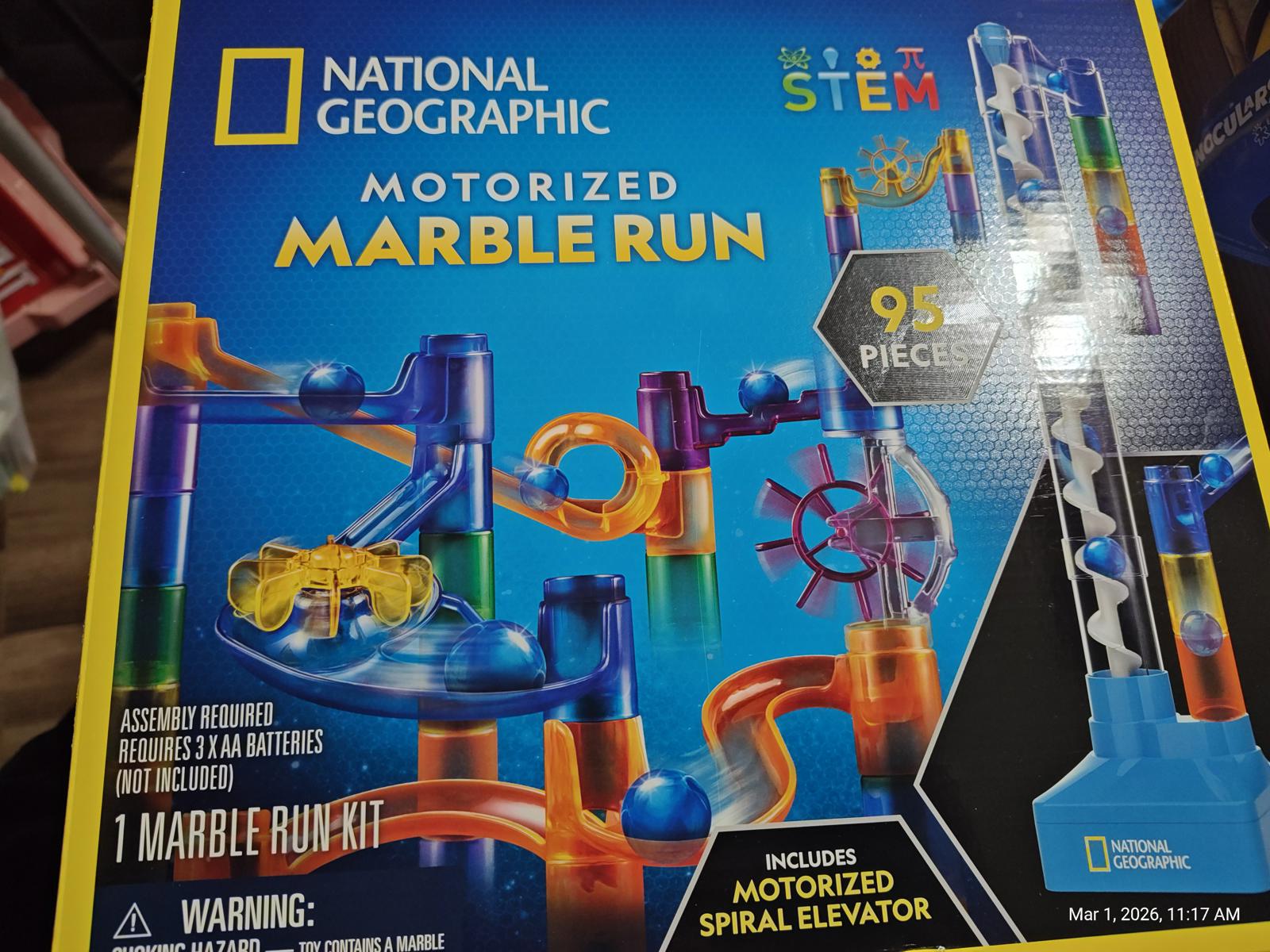 National Geographic Motorized Marble Run kit with 95 pieces and a spiral elevator.