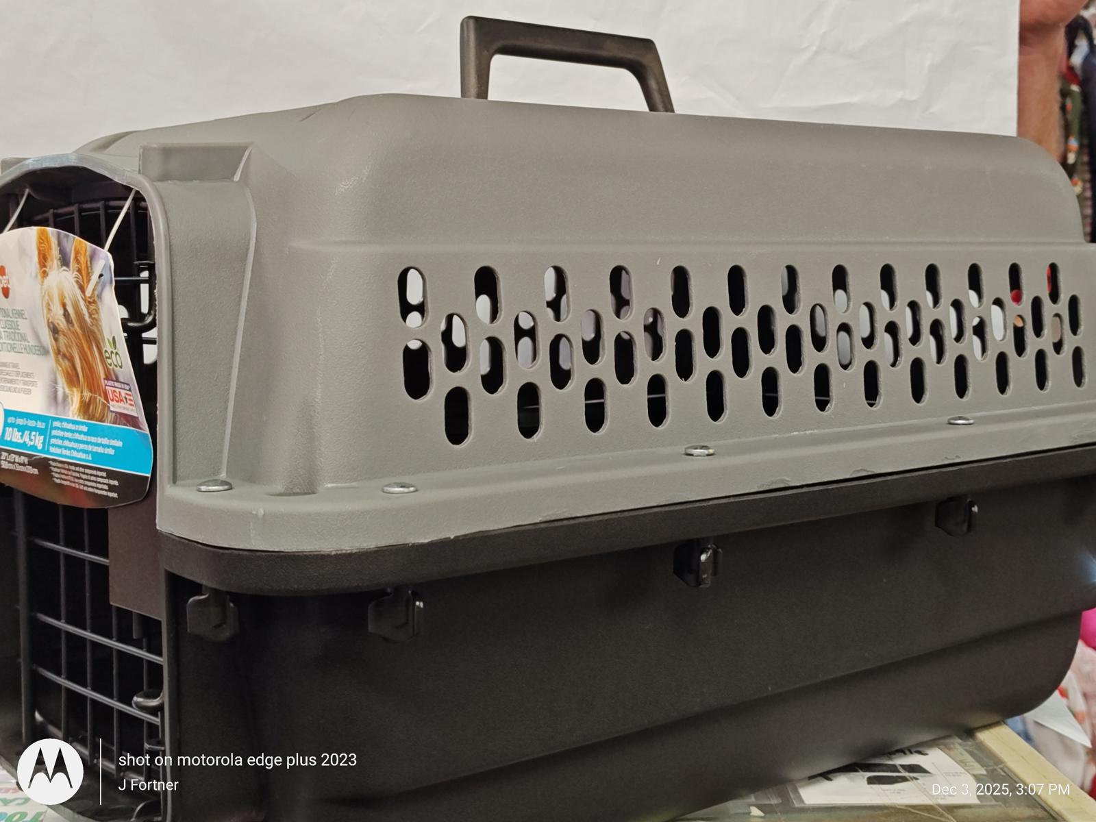 Pet Carrier Edge Plus features a sturdy design with ventilation holes for comfort.