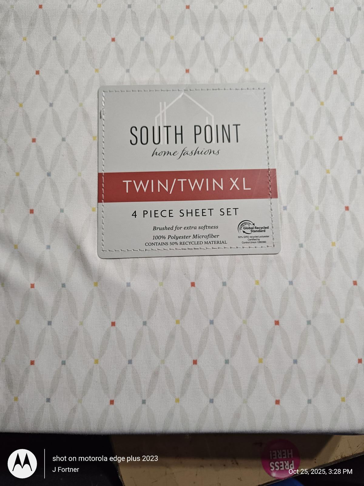 South Point Twin/Twin XL sheet set featuring a colorful diamond pattern.