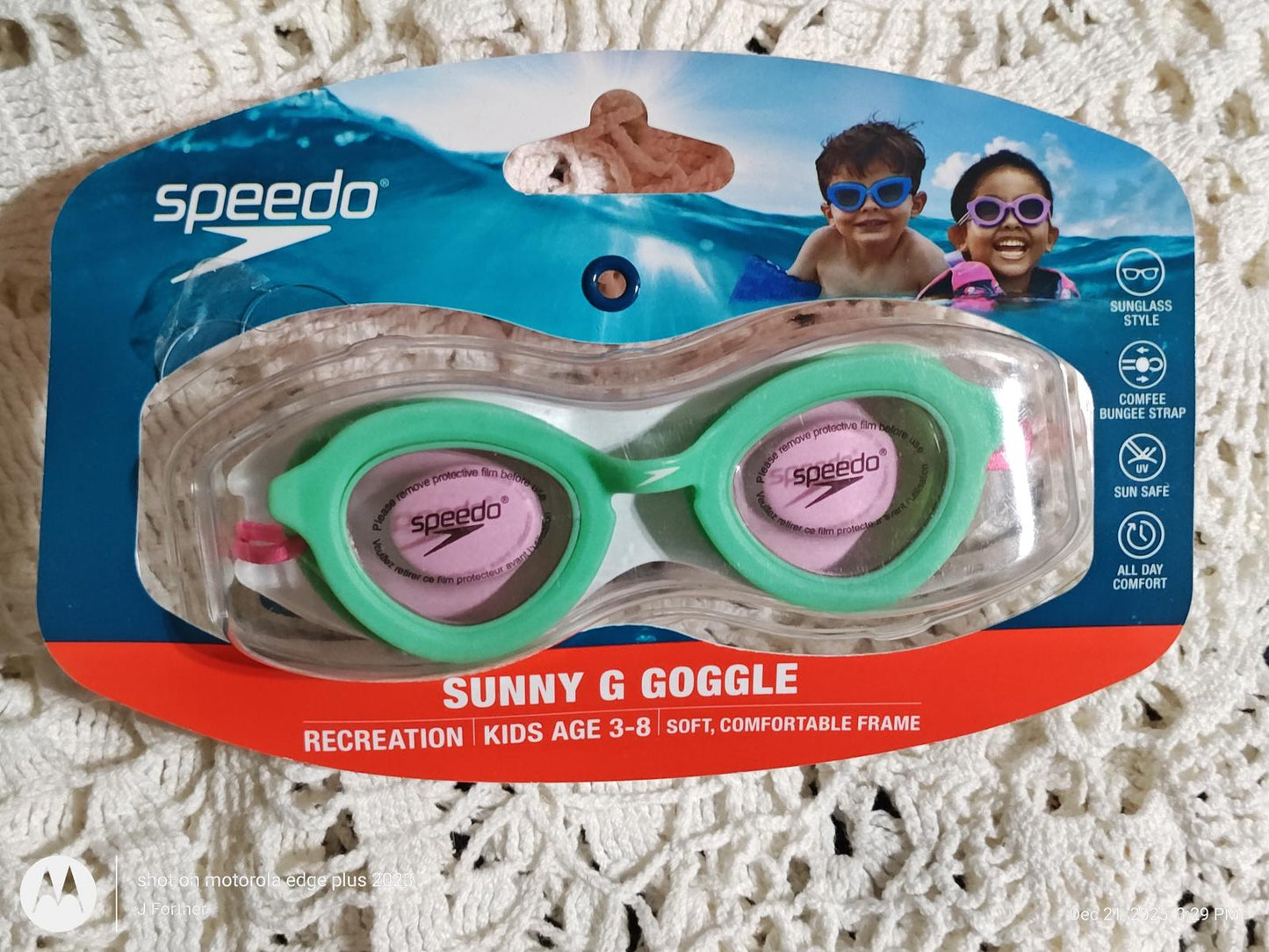 Speedo Sunny G Goggle for kids aged 3-4, featuring a comfortable frame and pink lenses.
