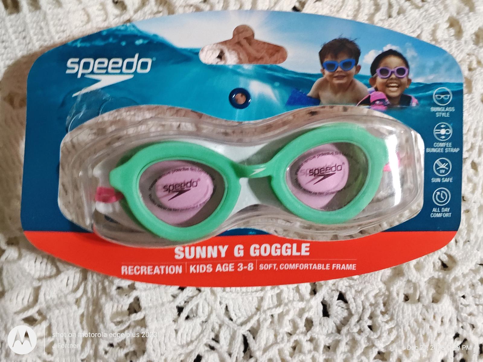 Speedo Sunny G Goggle for kids aged 3-8, featuring a comfortable frame and vibrant colors.
