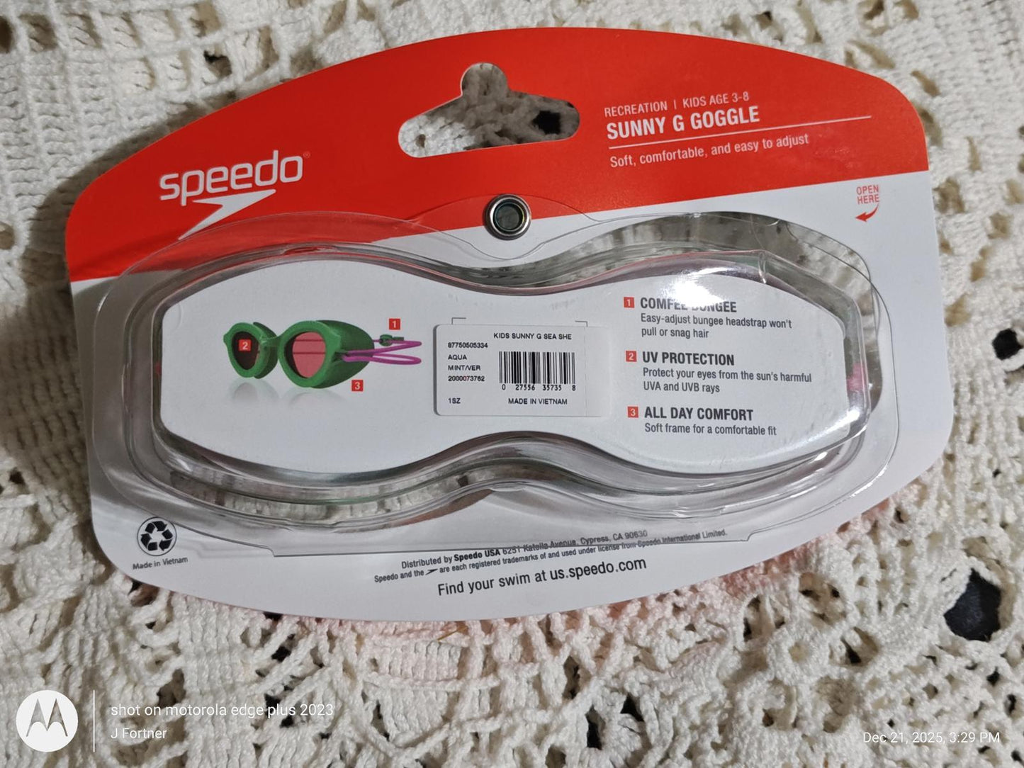 Speedo Swim Goggle with UV protection and all-day comfort features.