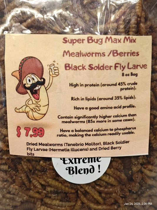 Super Bug Max Mix features mealworms, berries, and black soldier fly larvae, rich in protein and amino acids.